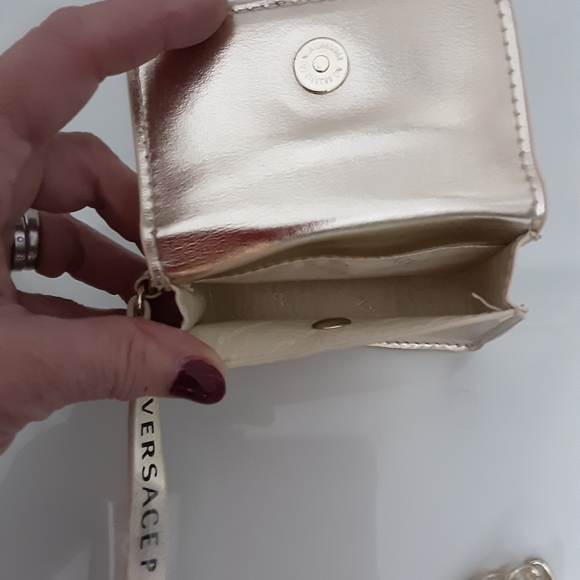 Versace Parfums Gold Metallic Utility Case -New - Picture 3 of 4